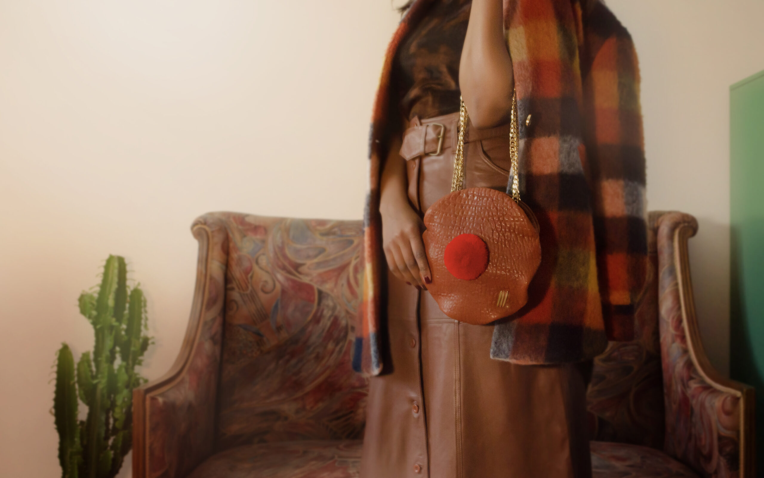 玛格琳包贝雷帽绒球皮革骆驼设计